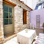 Alifadas 1836 Apartment *