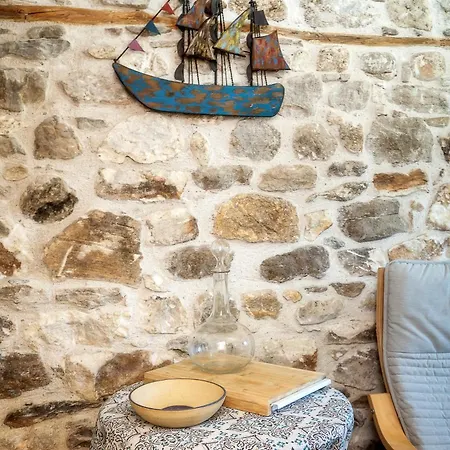 Alifadas 1836 Apartment